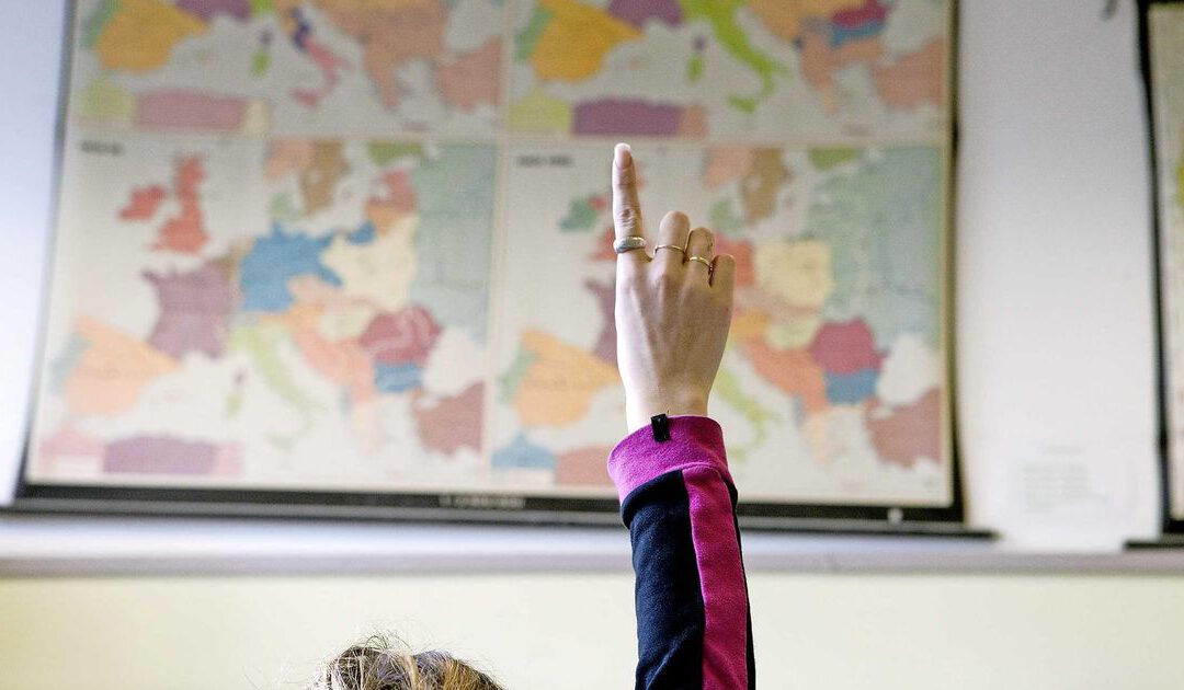 ’Zieke’ docent werkt stiekem elders: ruim €37.000 terugbetalen