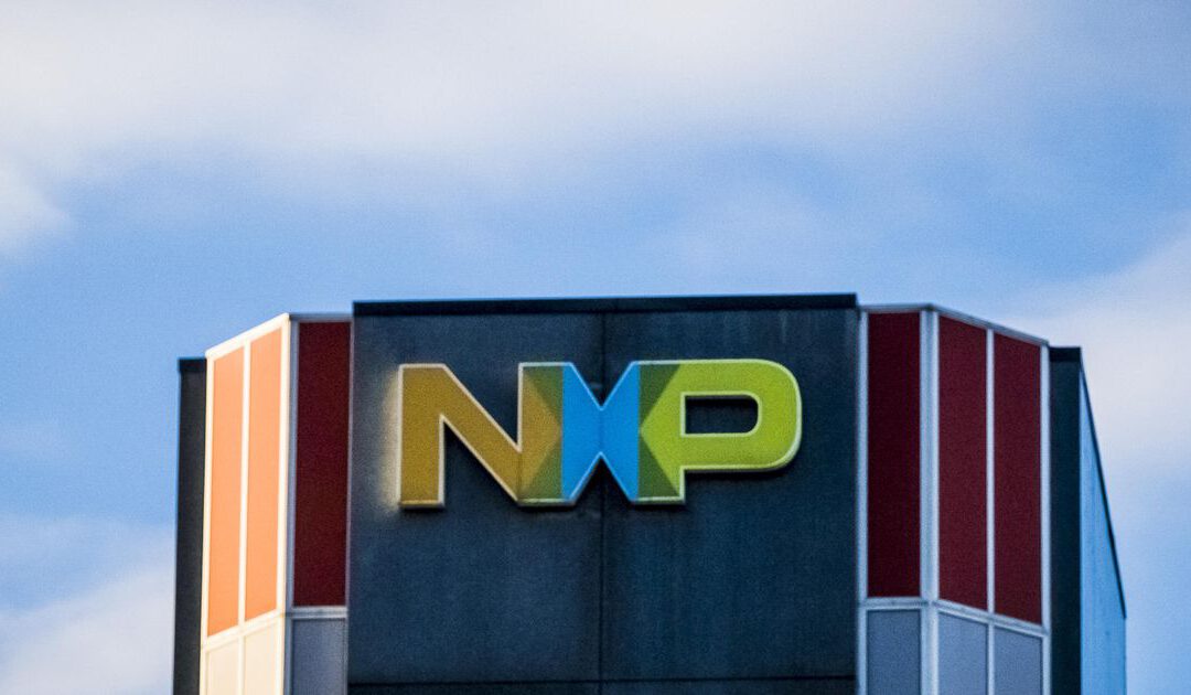 Chipmaker NXP koopt voor miljarden aandelen in