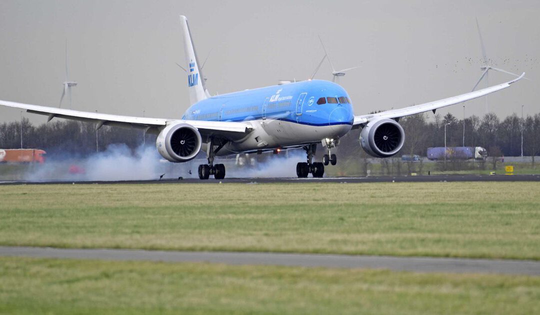 KLM verder onder druk, vliegverbod verlengd