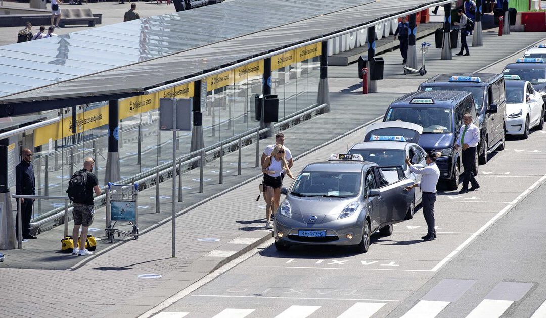 Corona-effect op Schiphol: taxi’s bijna kwart duurder