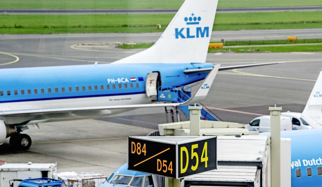 KLM dreigt met juridische stappen om tariefsverhoging Schiphol