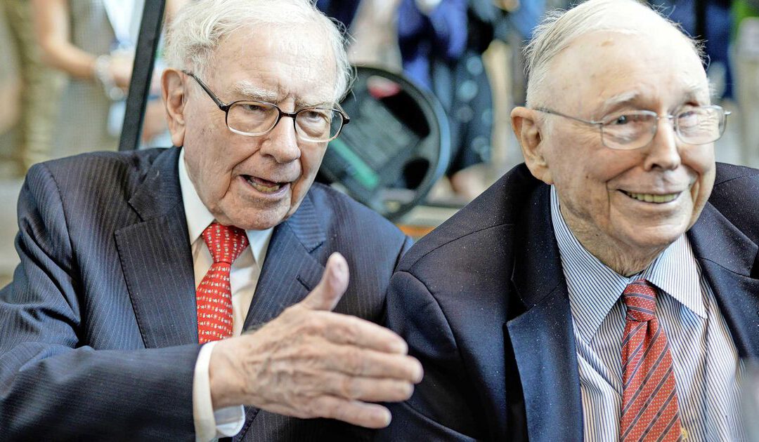 Stokoude rechterhand van steenrijke Warren Buffett grapt met wenskaart: ’Ben er nog’
