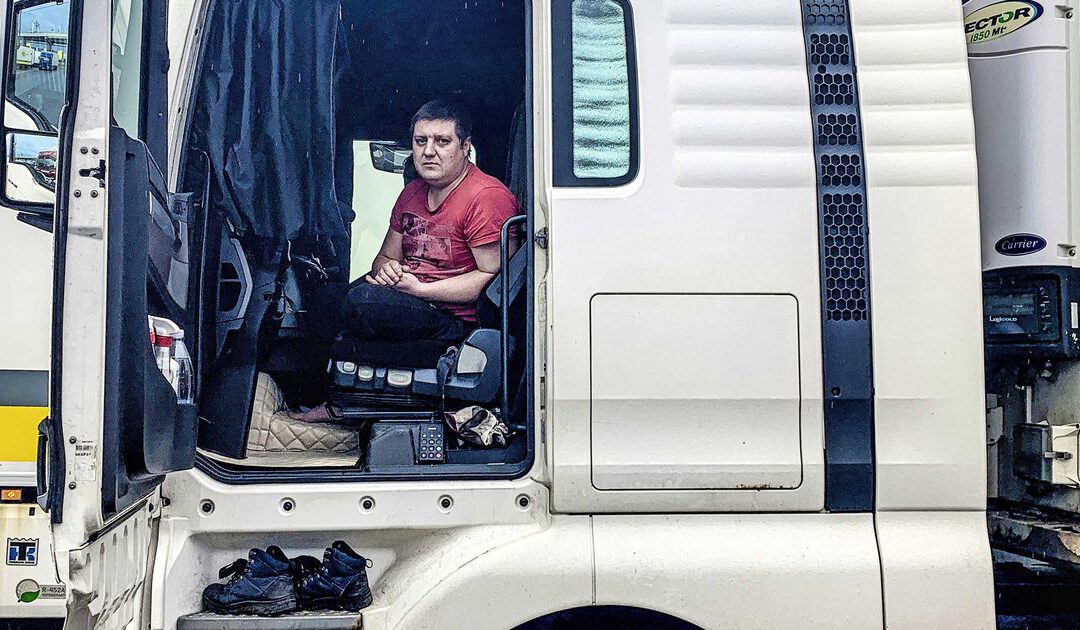 Oekraïense vrachtwagenchauffeurs staan muurvast in Nederland